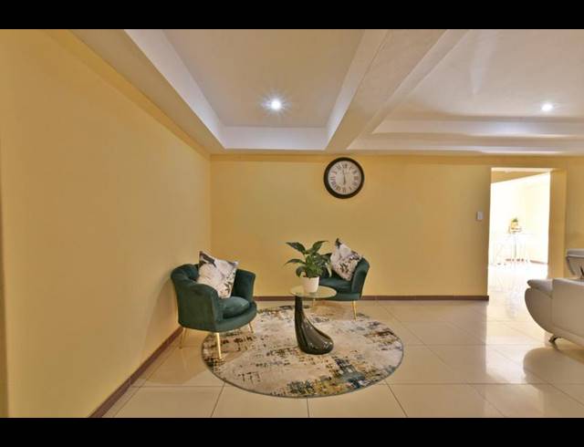 6 BEDROOM HOUSE FOR SALE IN SONNEVELD